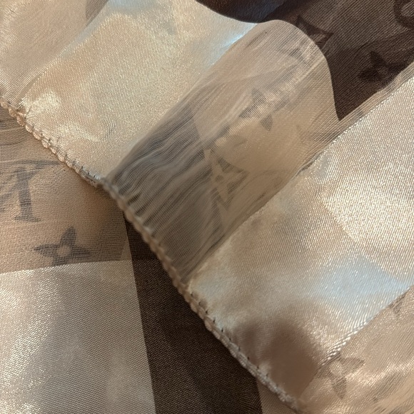 Vintage scarf- flawed - Picture 2 of 5